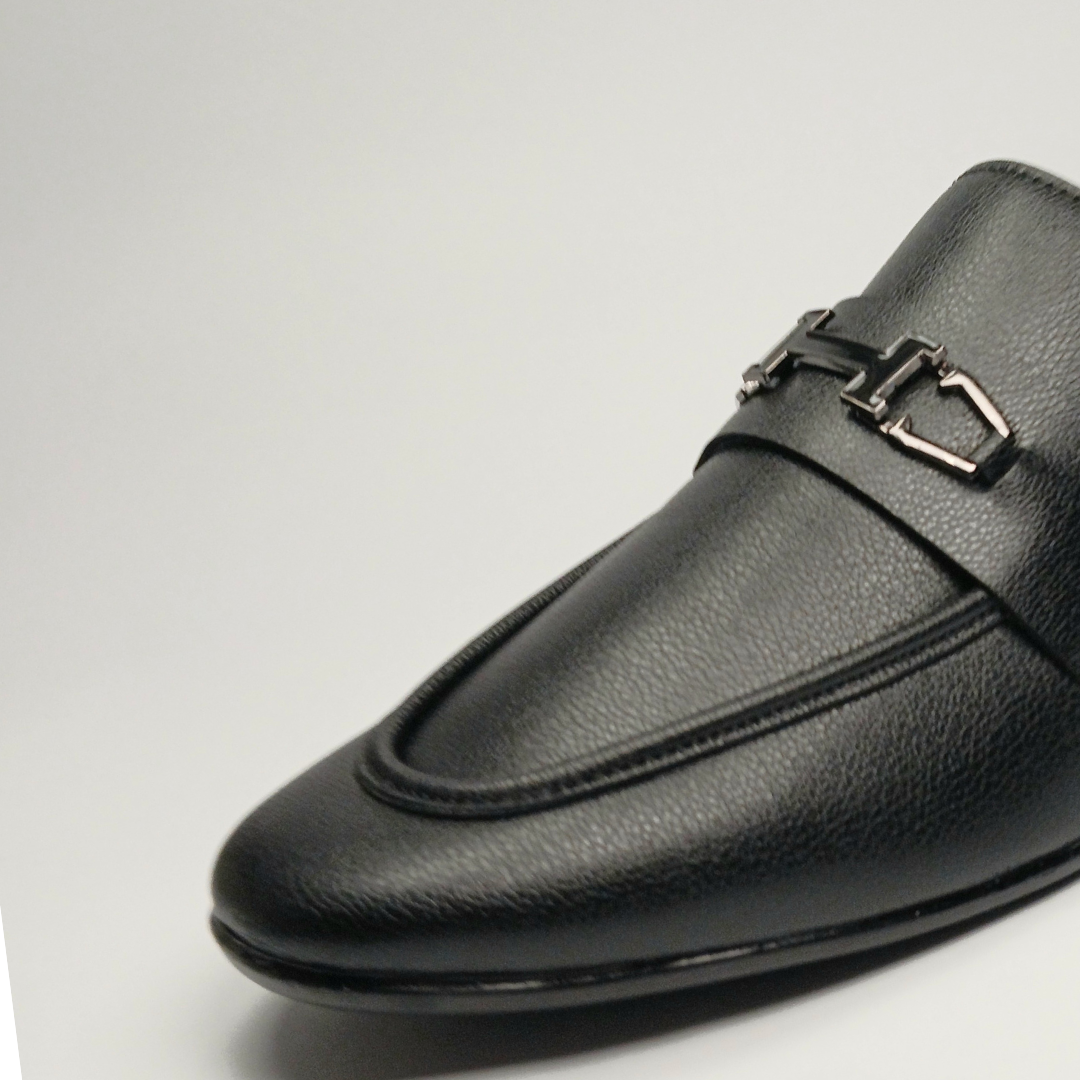 fl-11 Classic Black Loafers